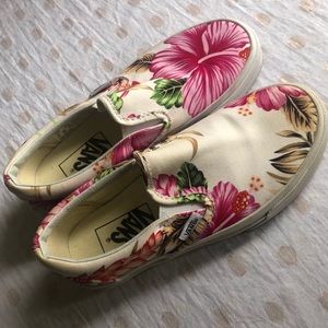 NWOT Vans Off The Wall Hawaiian Floral Print